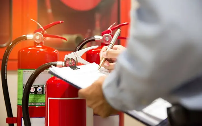 Inspección de extintores como parte del servicio de prevención de siniestros de ARKAN